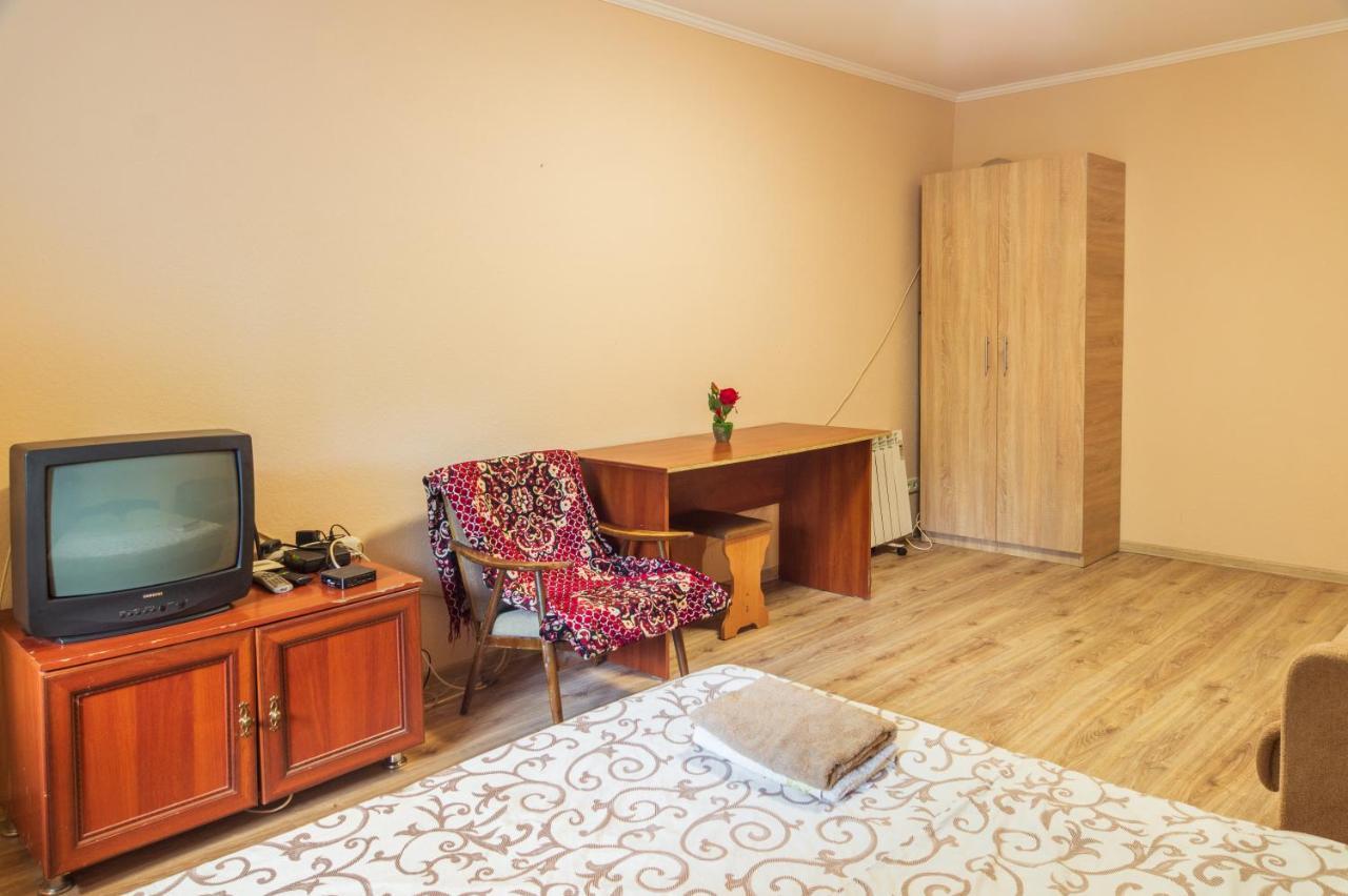 1 комнатная по улице предславинская, 12 Apartment *