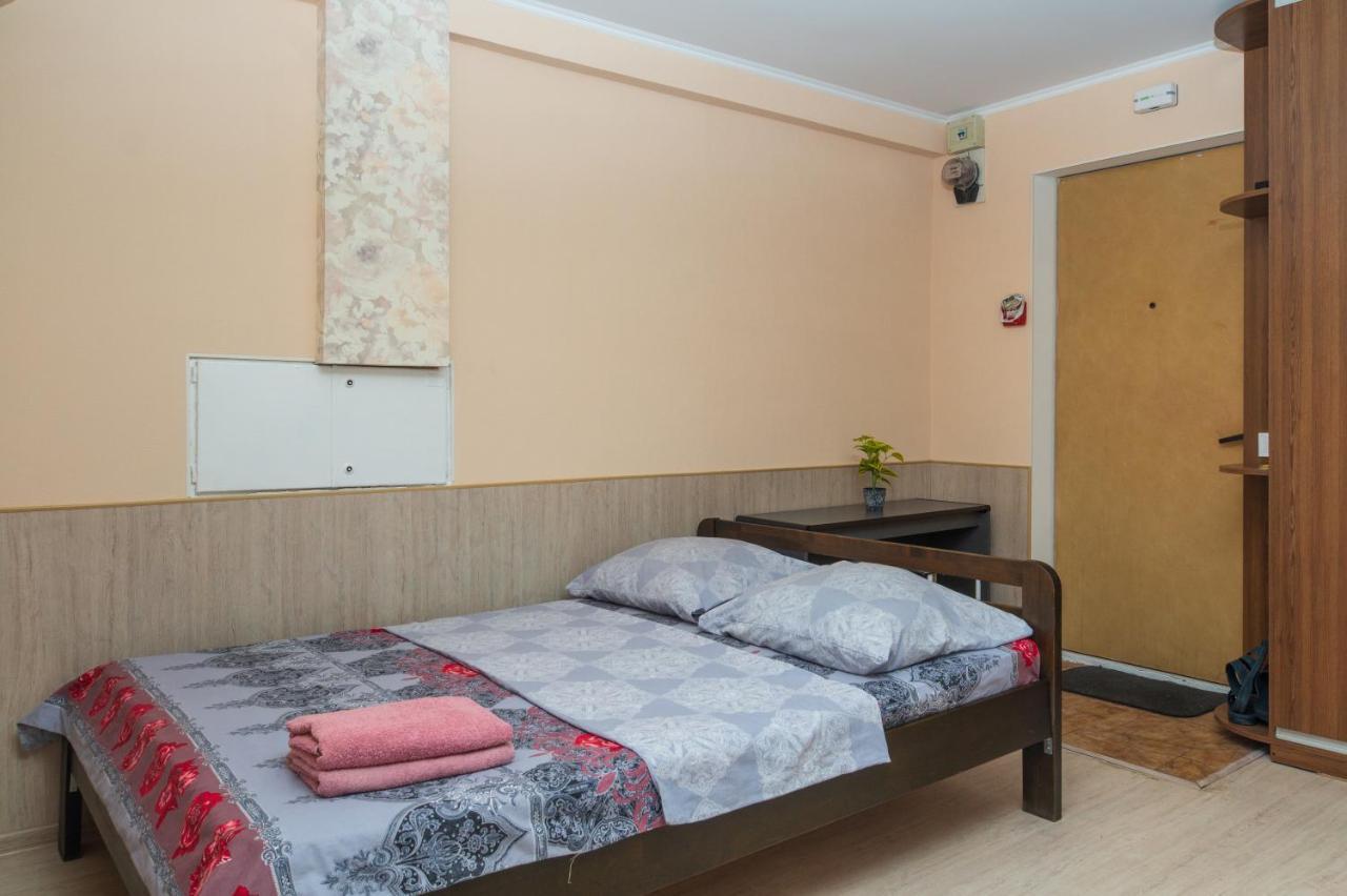 1 комнатная по улице предславинская, 12 Apartment