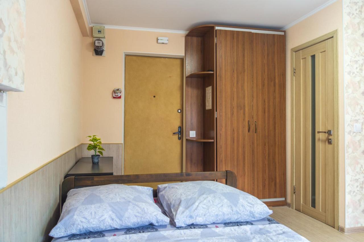 1 комнатная по улице предславинская, 12 Apartment
