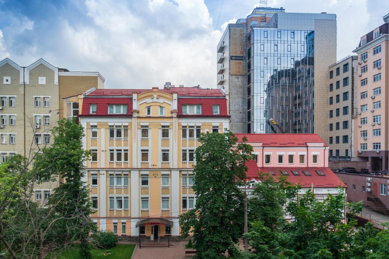 Apartment 1 комнатная по улице предславинская, 12 *