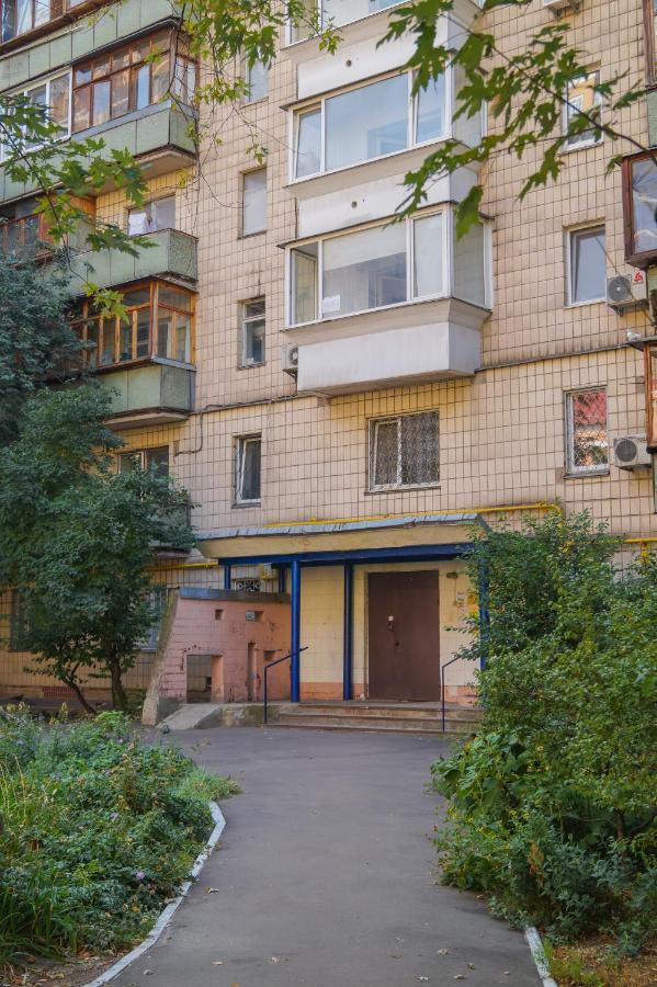Apartment 1 комнатная по улице предславинская, 12 *