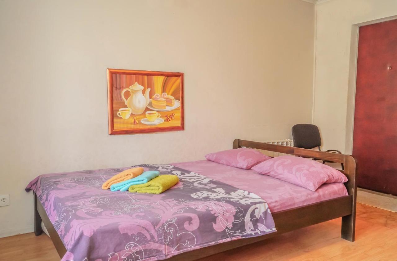 1 комнатная по улице предславинская, 12 Apartment